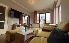 Rio Sunny 2Bdr Apt Near Ndk - Metro - Non-Stop Paid Public Parking